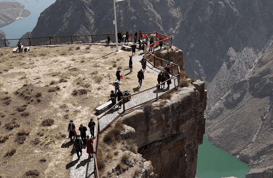 龙羊峡生态旅游度假区迎来首批千人游客团