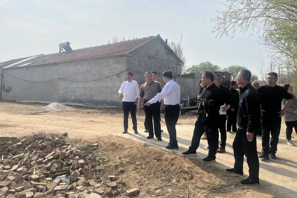 双争进行时现场观摩鼓干劲人居环境再提升千童镇开展人居环境整治观摩