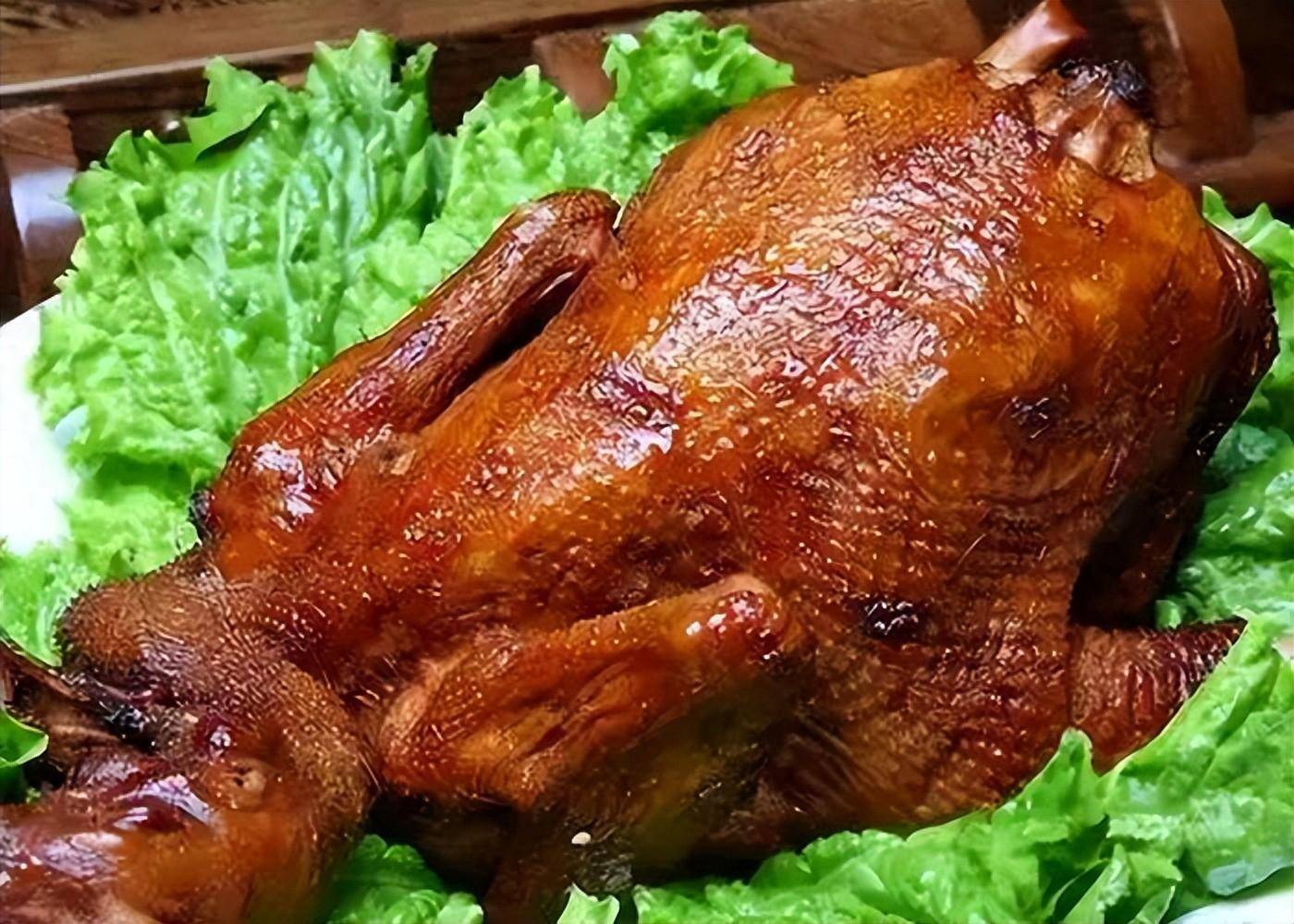 喜庆场合和重要宴席中,鸡肉总是扮演着重要的角色,犹如一道吉祥的符咒