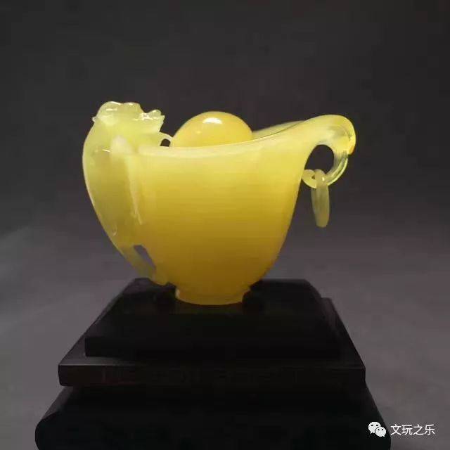 不要相信商家给你说千年琥珀万年蜡那真正的说法是什么呢