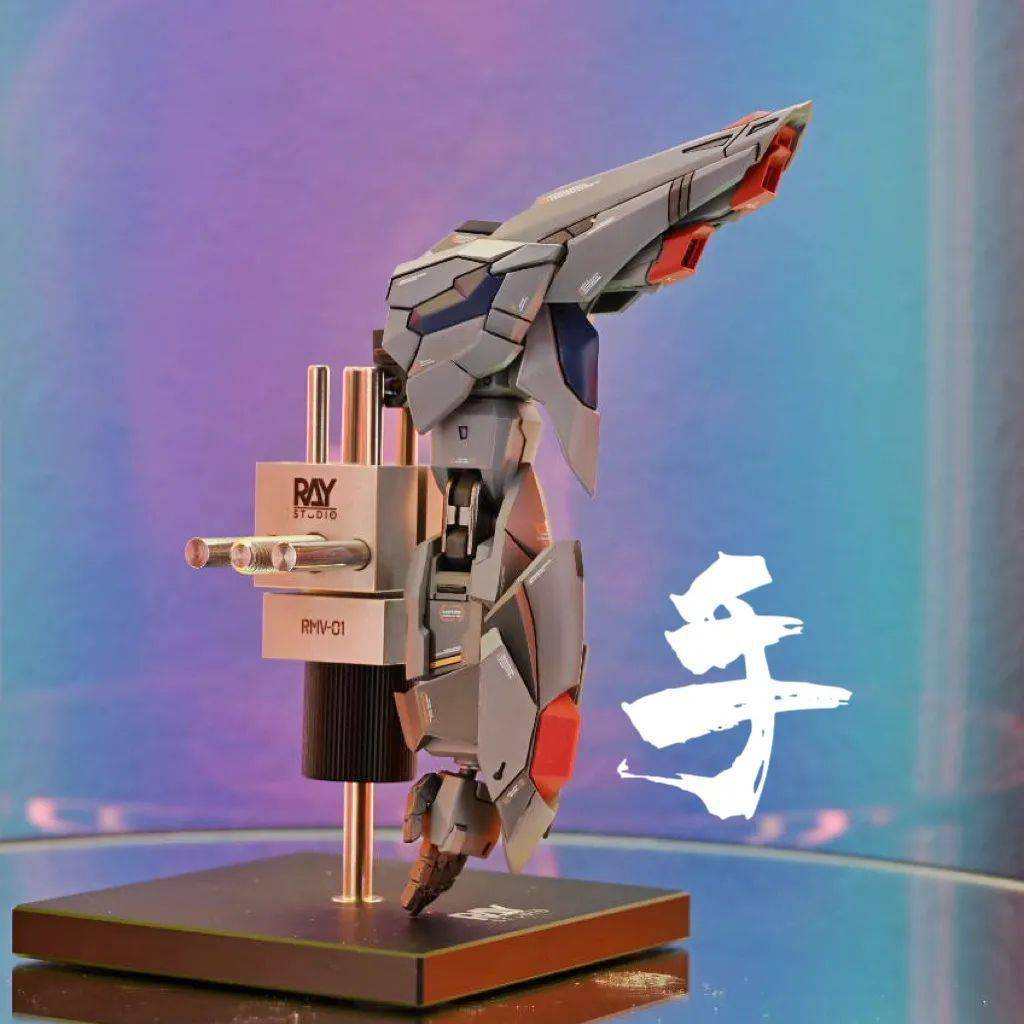 pgu元祖高达体验当大哥的感觉,贴满"纹身"?