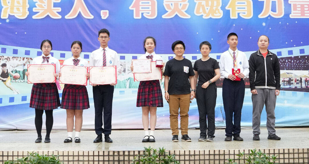 文艺作品创作大赛指导老师李燕华,曾彦华美术类初中组二等奖初三2班