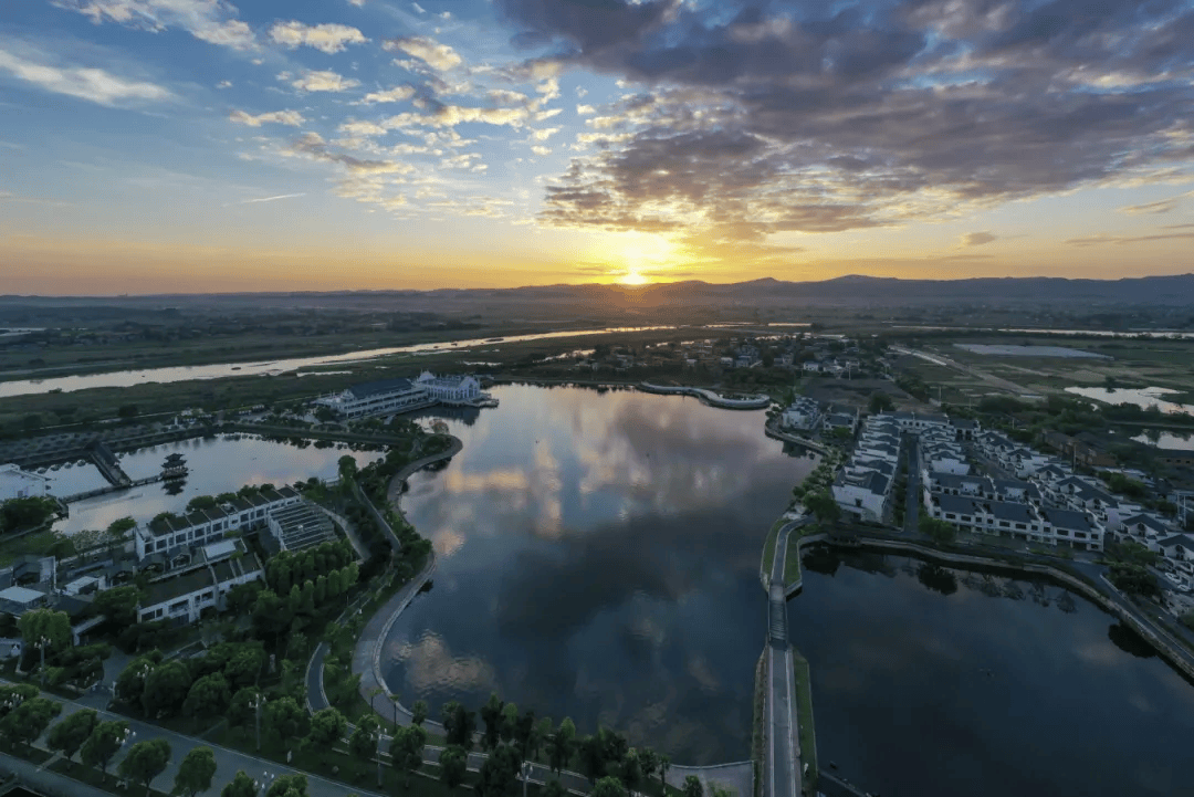 三星堆博物馆近年来,按照功能全,外观靓的标准,广汉市重点对三星堆