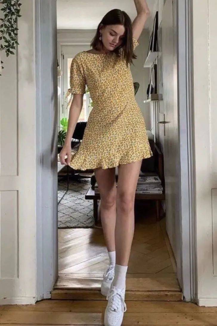 裙子运动鞋春夏最炸街搭配美到不像话