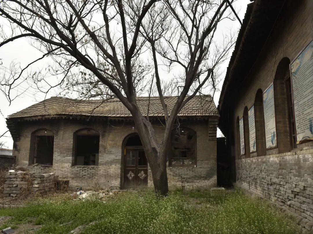 1946年秋,就在范中开学不久,阎锡山军队从忻县城出来抢粮,扰民的消息