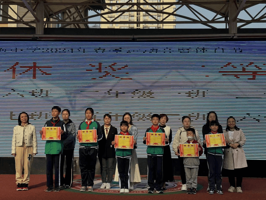 未央区大白杨小学举行第七周升旗仪式