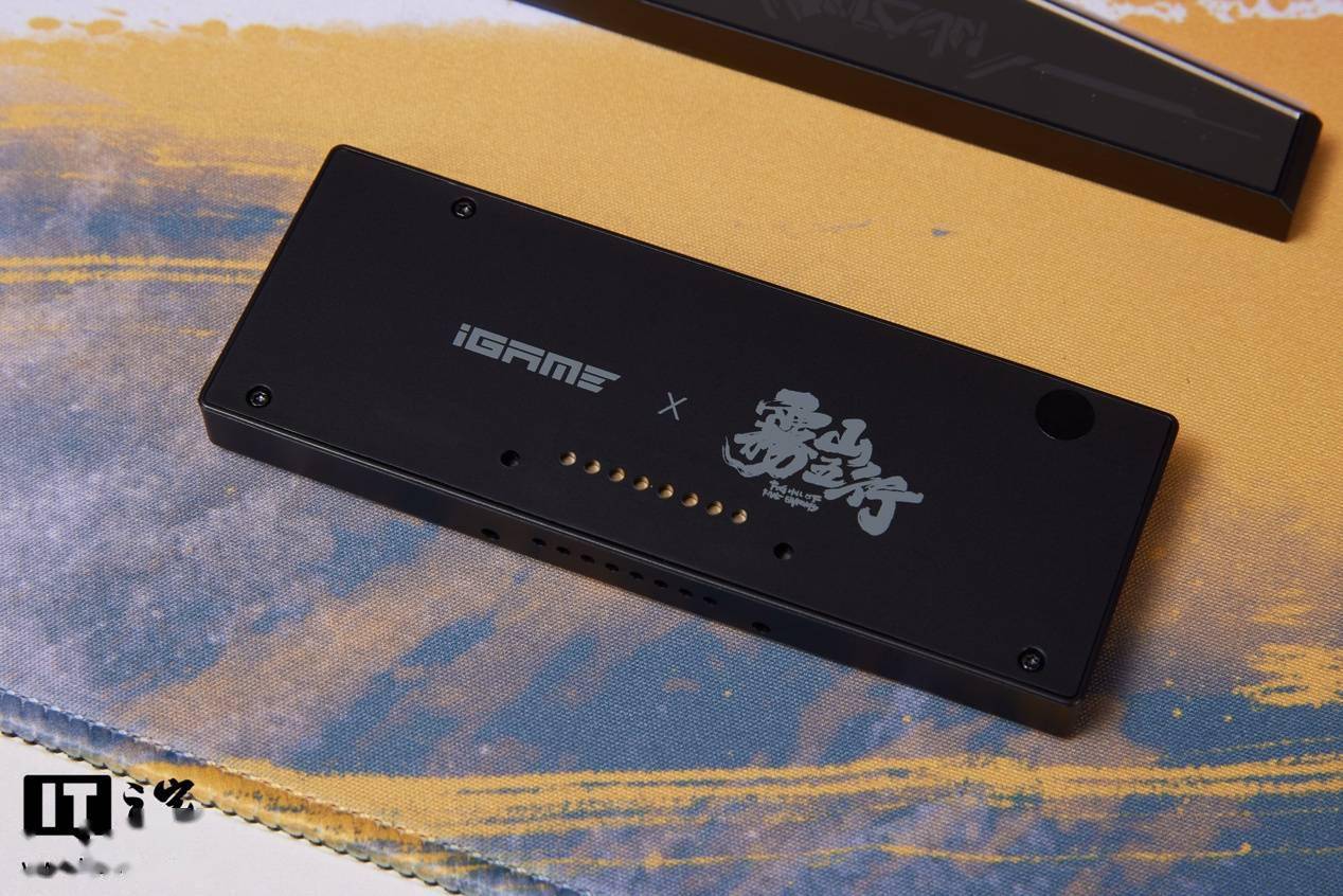 七彩虹雾山五行rtx4070tisuper图赏玄墨金焰释放烿火之力