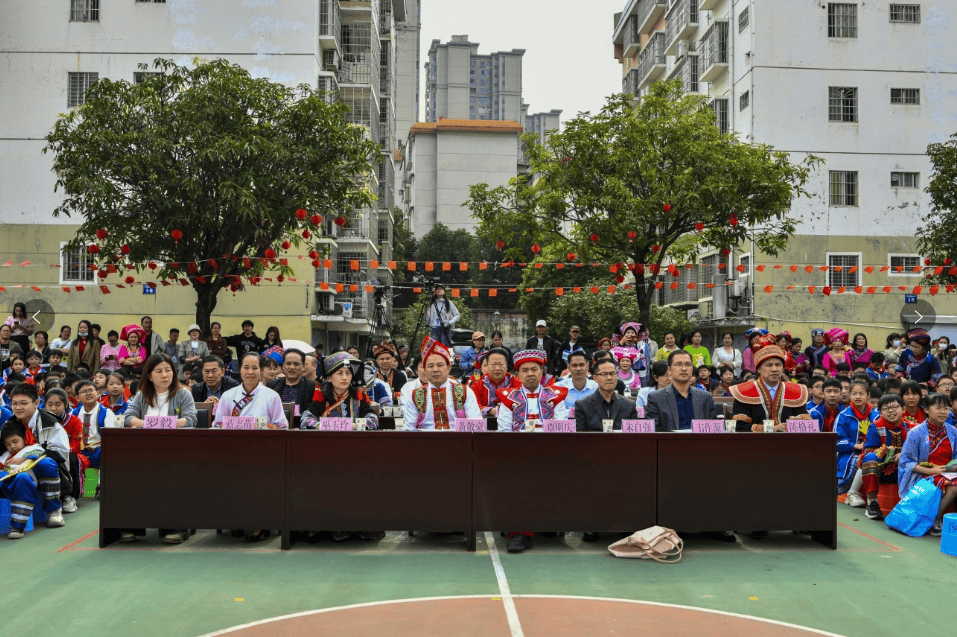 4月9日上午,来宾市民族小学举行"印象·民小三月三·民族和"第十届