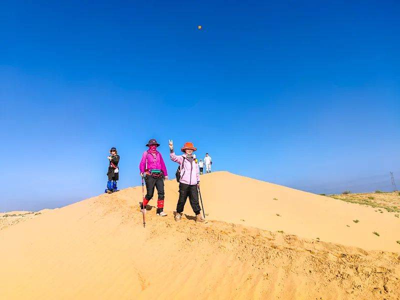 五一3天徒个61库布齐沙漠百人沙漠徒步之旅の用脚丈量沙漠用心行走