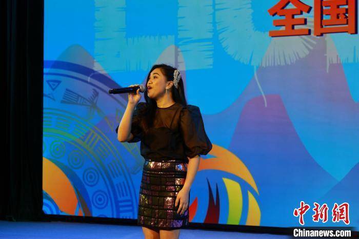 中外歌手广西赶歌圩 唱响"最炫民族风"_山歌_柳州_中国