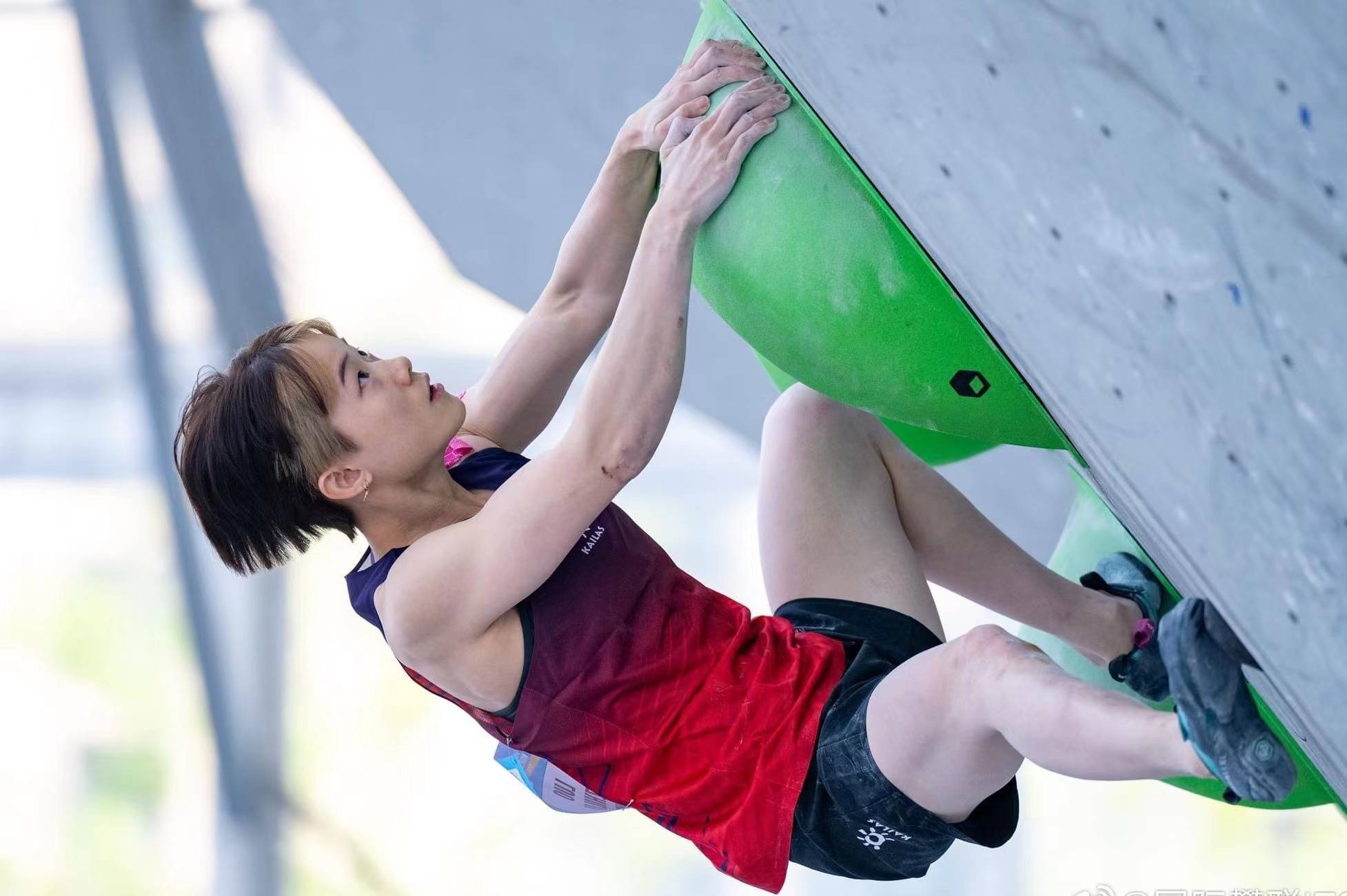 陕西名将骆知鹭参赛攀岩世界杯柯桥站摘铜