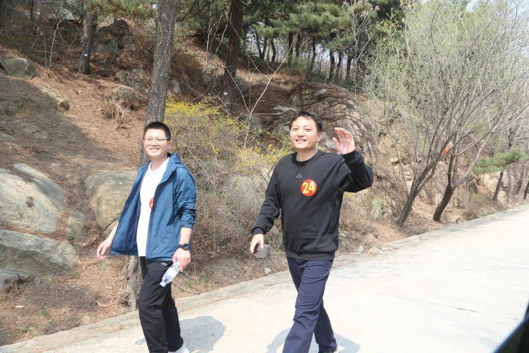 省应急厅举办走进春天里健步走活动