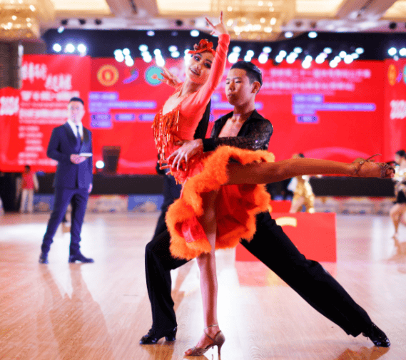 魏晗芮18岁以下单人拉丁舞j冠军常凯韵赛场剪影保定七中运动舞蹈专业