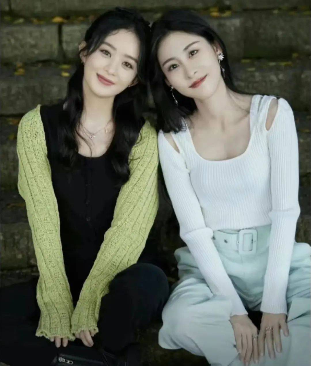 既是赵丽颖的好友,又是林更新老同学的周放,评论区已经沦陷.