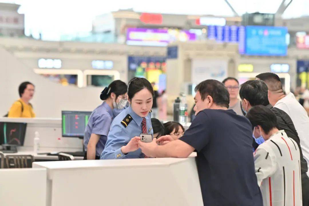 周六加开!西九龙站口岸将迎192列跨境高铁!_深圳_旅客_铁路