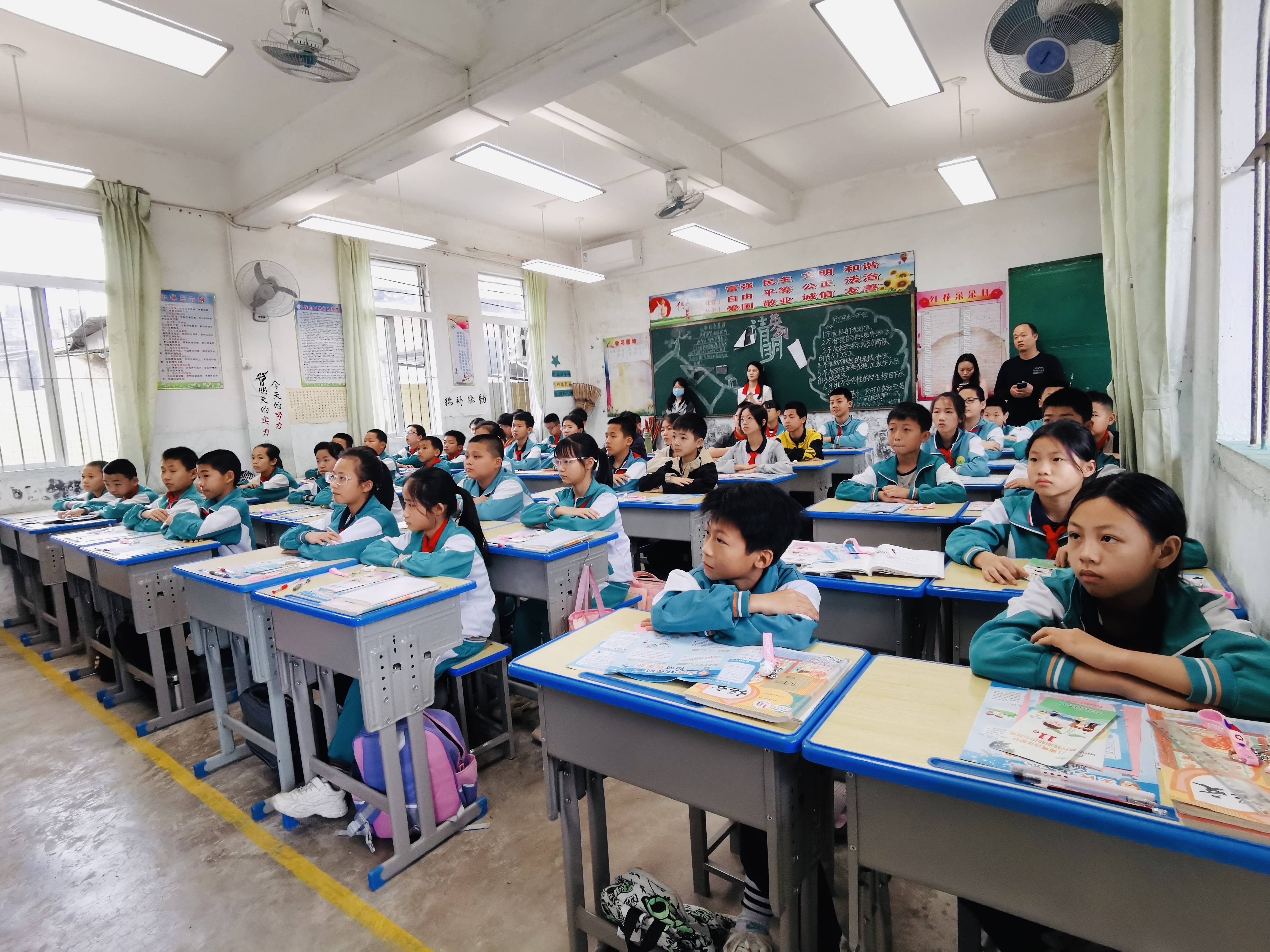 灵动儿童阳光少年近视防控宣传教育活动走进揭西县灰寨小学
