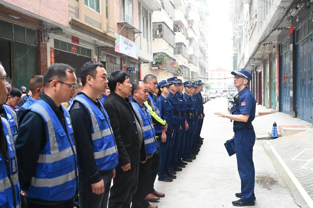 靖西多部门联合全力打通消防生命通道