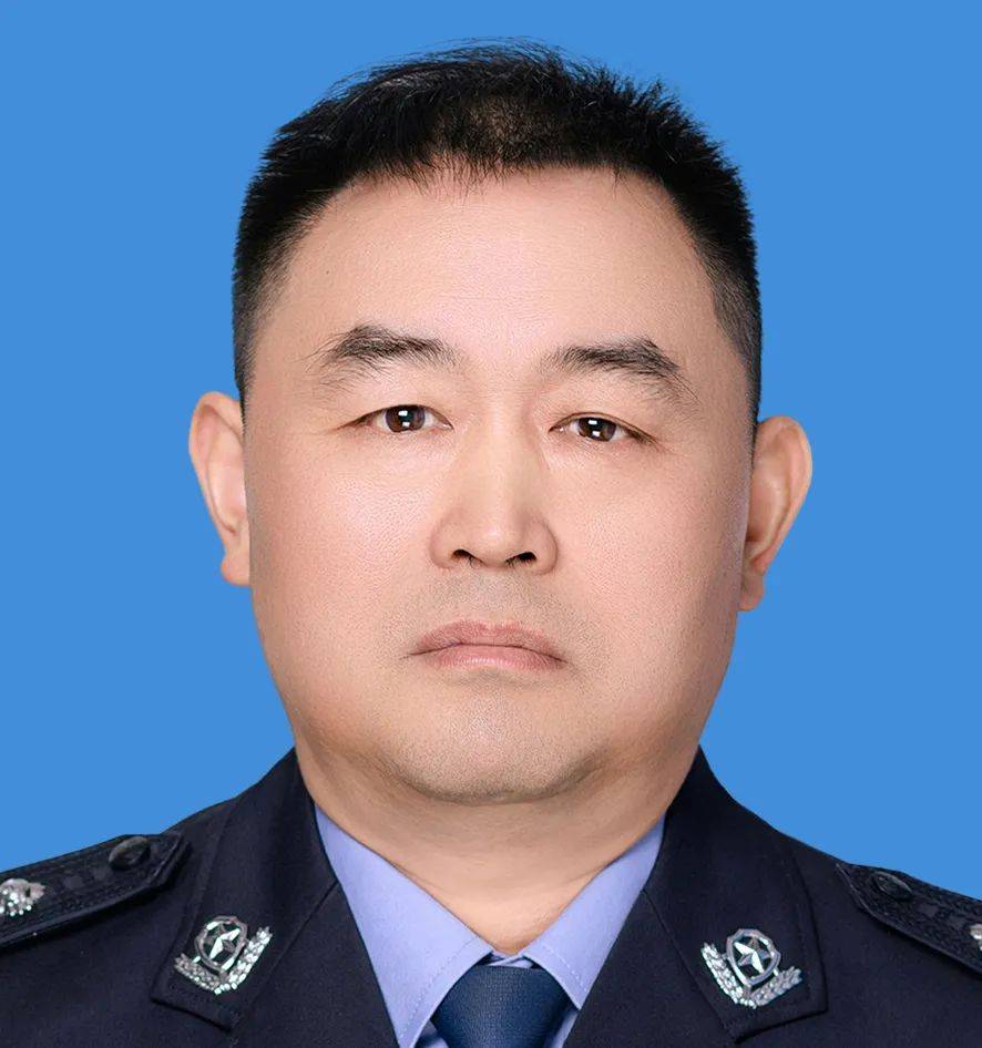 周建国担任御景龙湾小区党支部书记以来,始终坚持用"三心六勤"做好