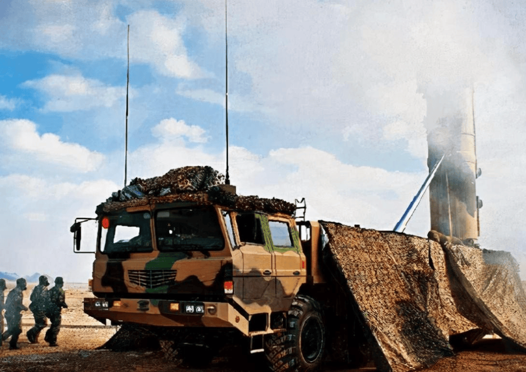 1990年萨达姆派遣10万部队攻打科威特沙特亮相东风导弹退敌