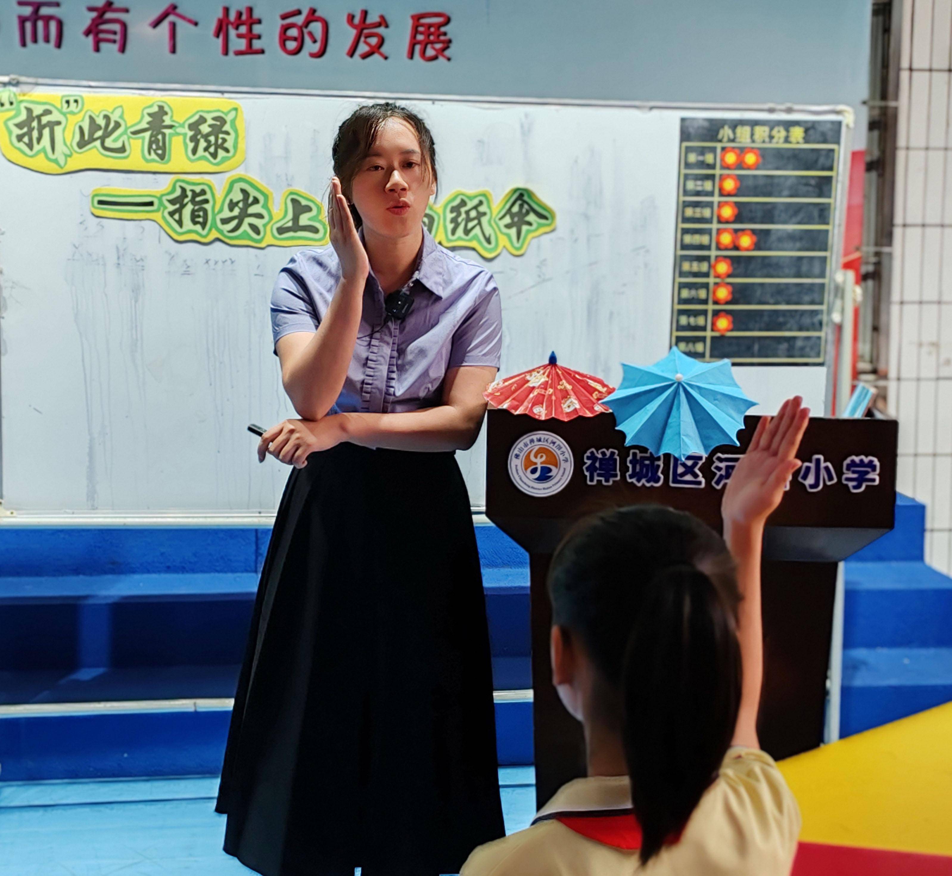 伞亮童年春天里的课堂河滘小学举行2024年跨学科主题学习展示活动