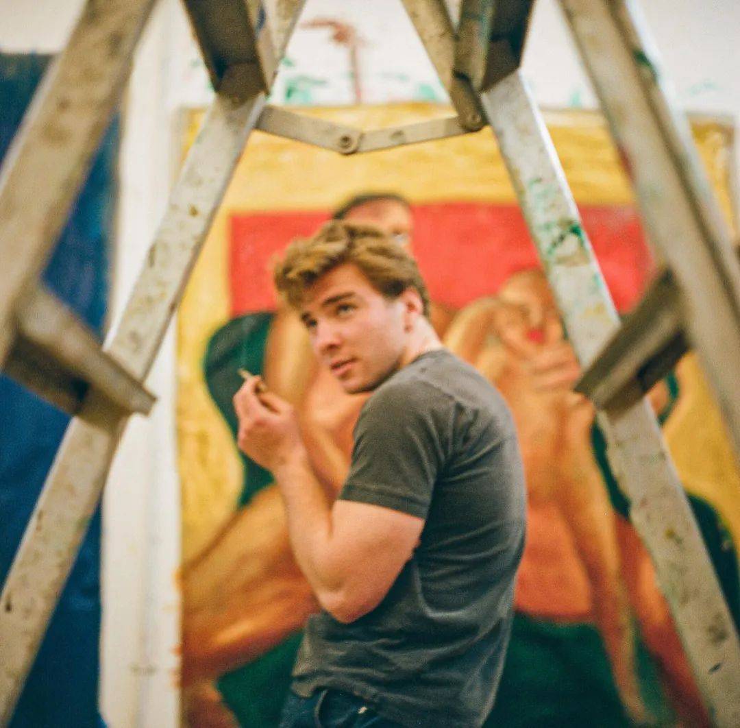 他的作品目前销路不错,被时装设计师stella mccartney(斯特拉