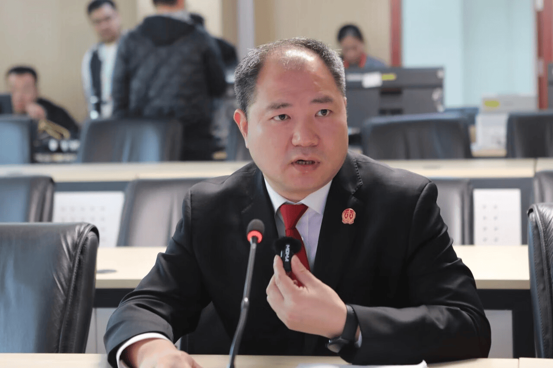 随后,在许局长的连线指挥下,位于宜兴的第一场清场行动正式开始.