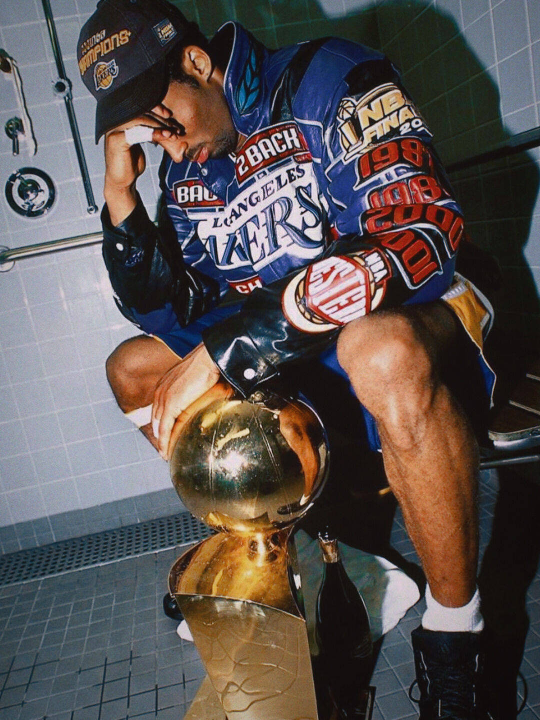 但他绝对算得上一位传奇人物,他的故事和上述那些超级巨星有着紧密的