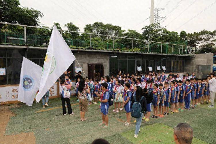 荔湾学子闹春耕劳动实践同体验荔湾小学第一届春耕节来了