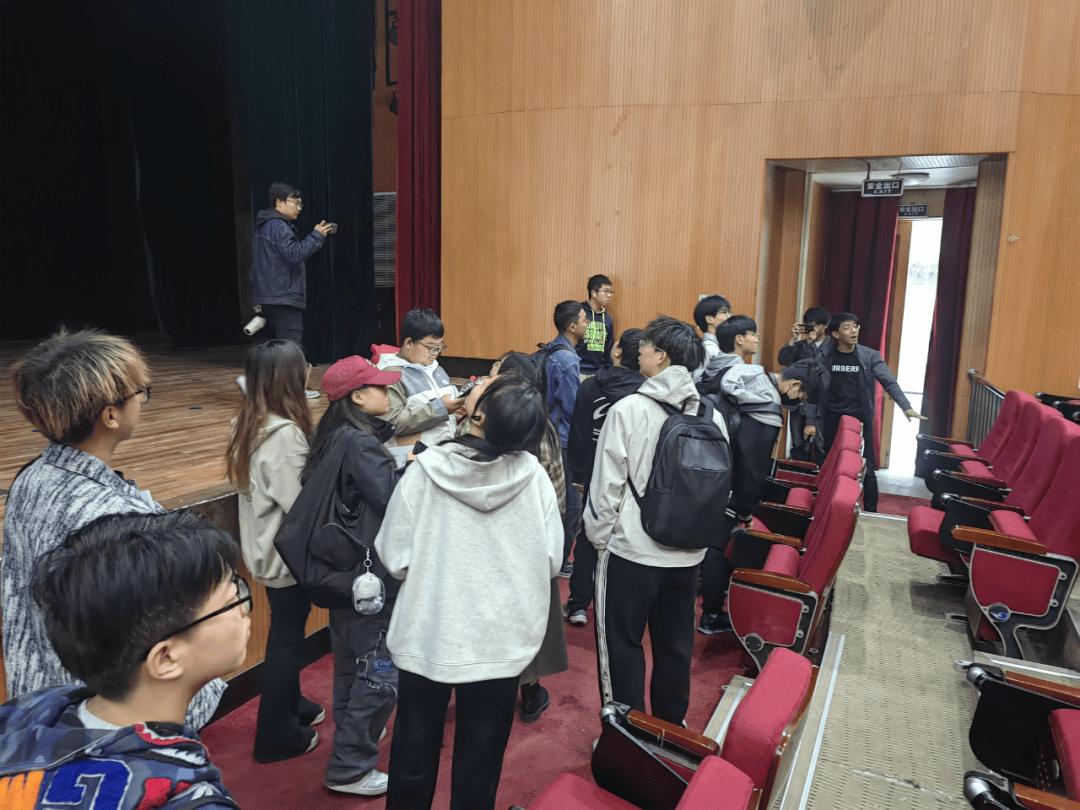 见习共成长根值教育梦记杭州师范大学教育技术学院见习生来我校见习