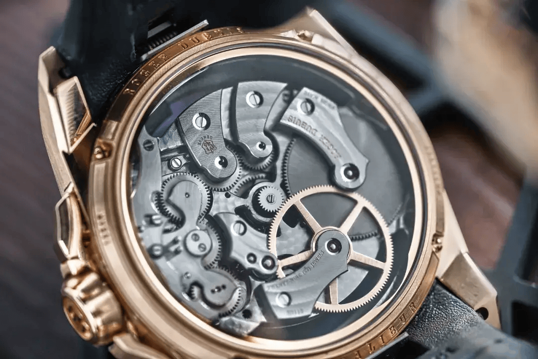 谁说传统制表做出的都是老东西这块表把反差美玩到头了