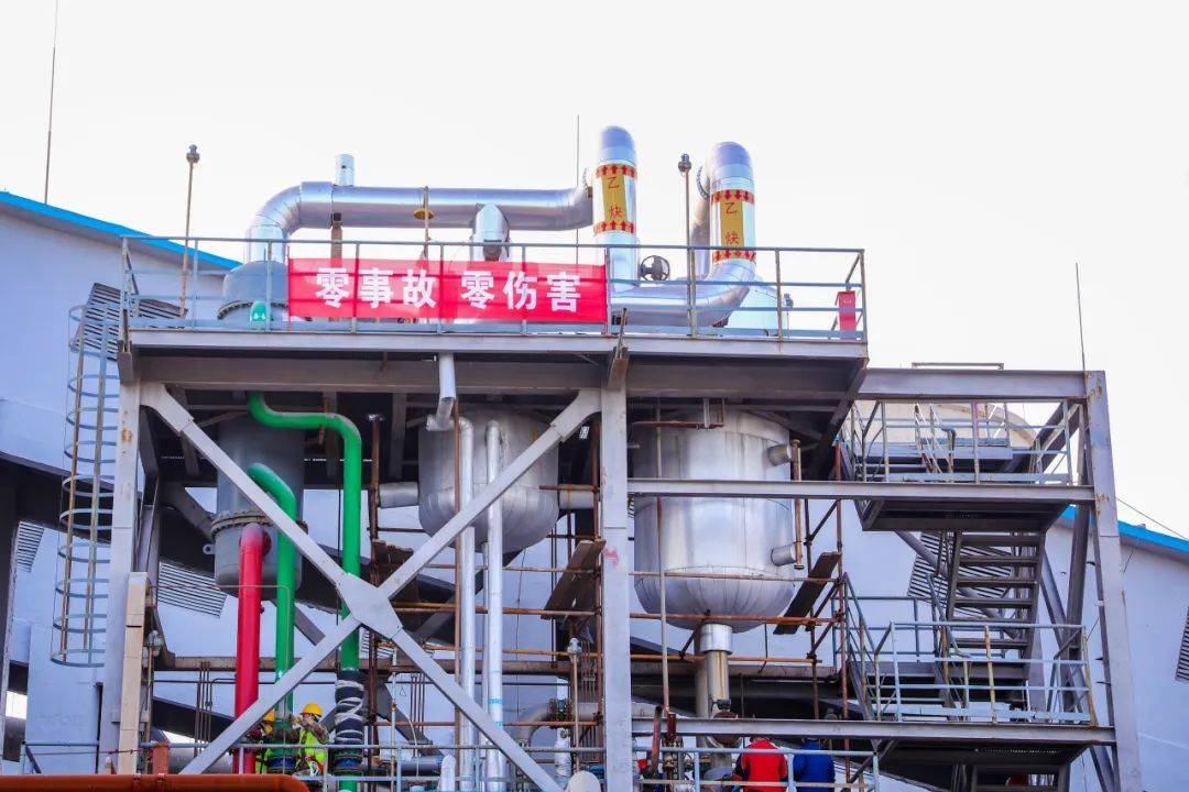 "巡检,聚合a区三楼b釜周边报警器报警值达到上限,搅拌机封水无流量