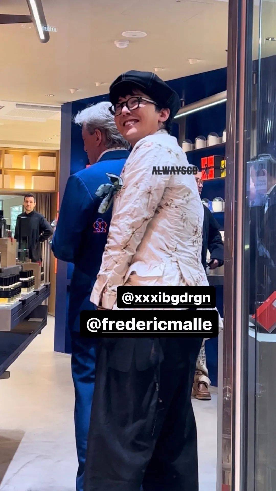 马上成为全场焦点最新权志龙参加馥马尔活动