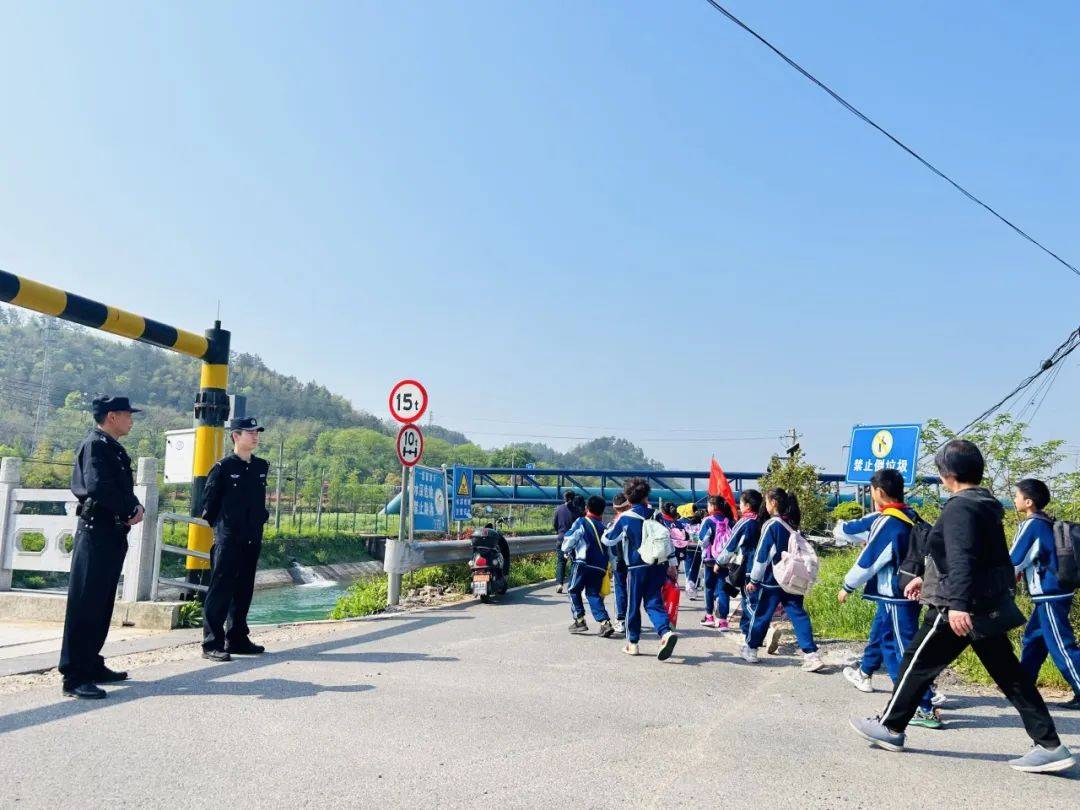 校园风采90丨石室小学行在乡间鱼乐无穷