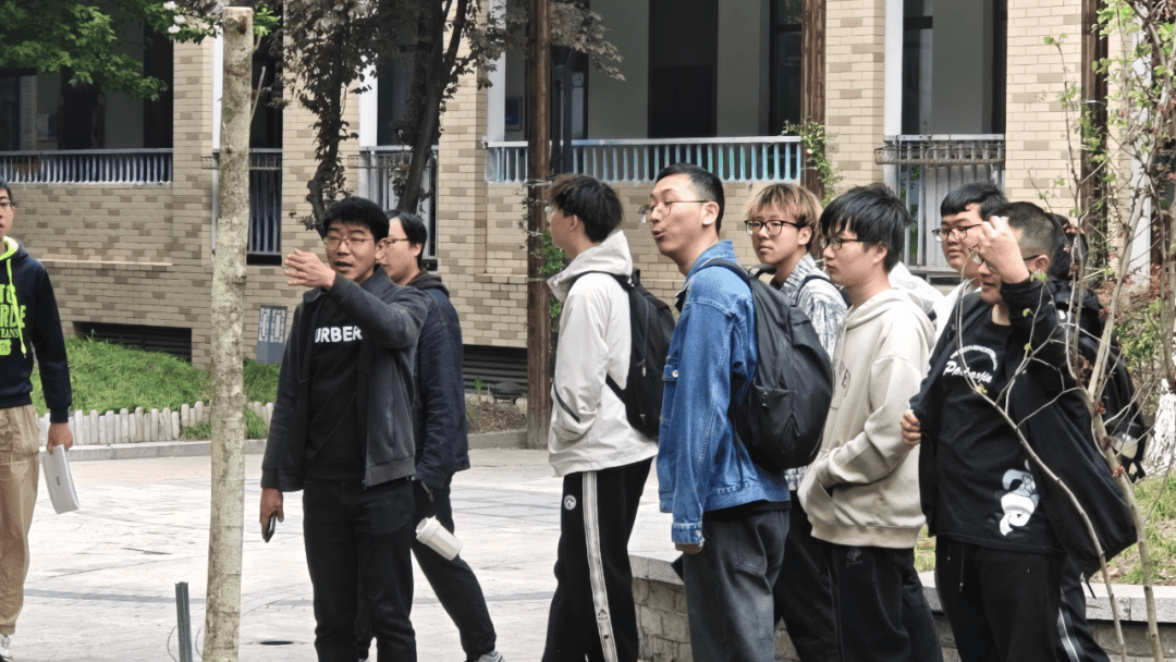 见习共成长根值教育梦记杭州师范大学教育技术学院见习生来我校见习