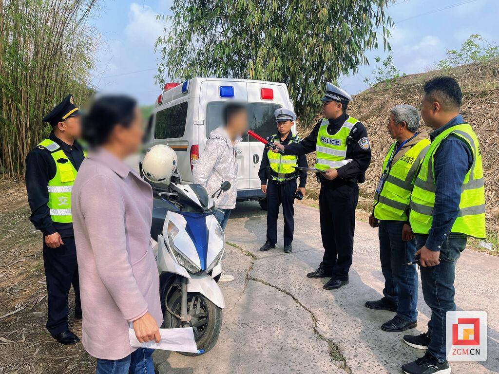 零容忍荣县多家单位携手整治农村交通环境