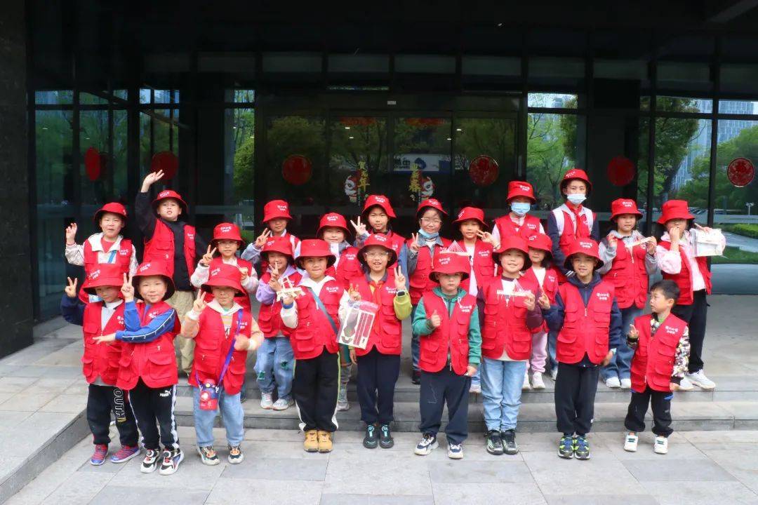 走进南京城建隧桥小记者们探索科技奥秘