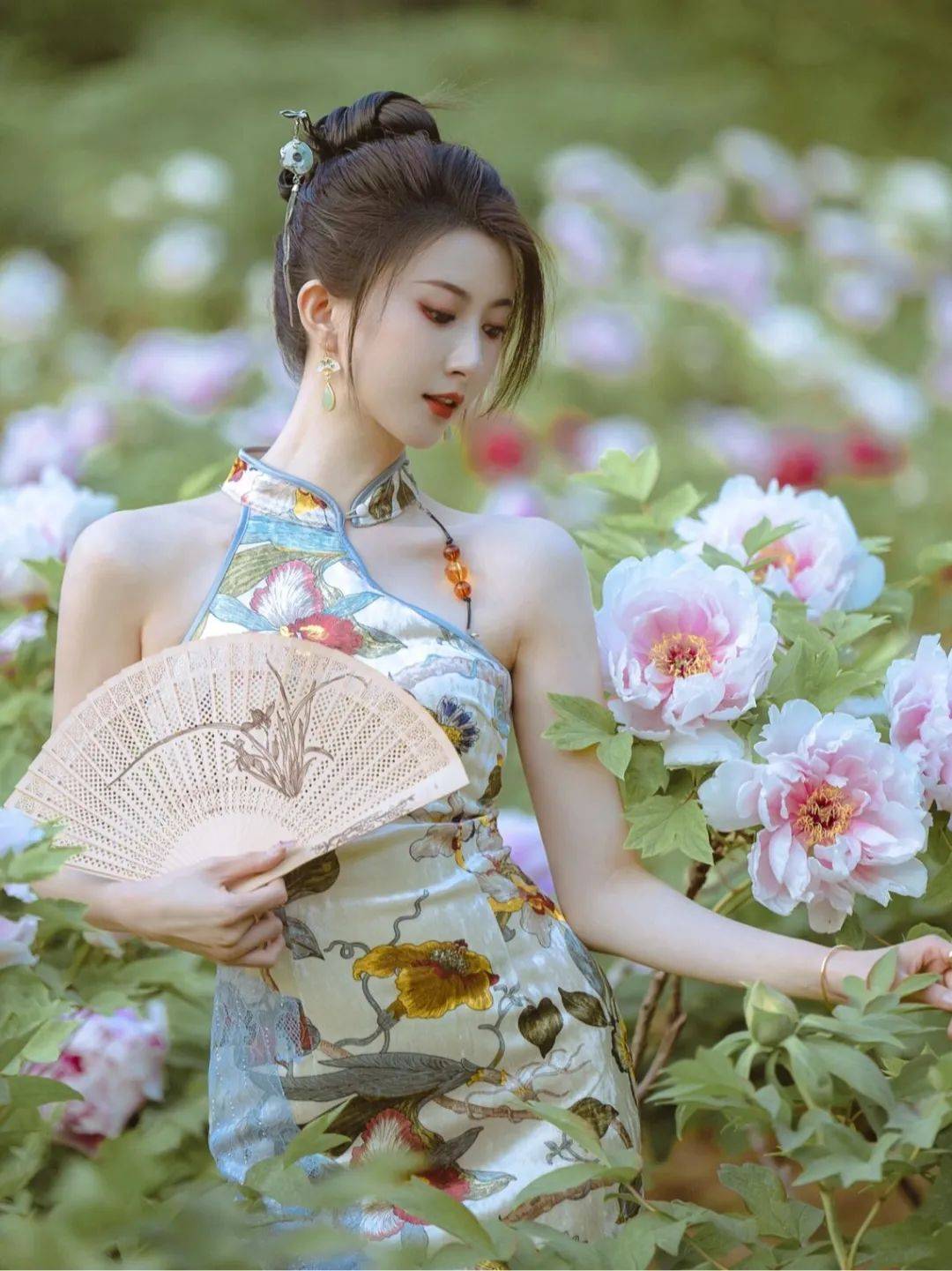 沉浸于大唐牡丹园