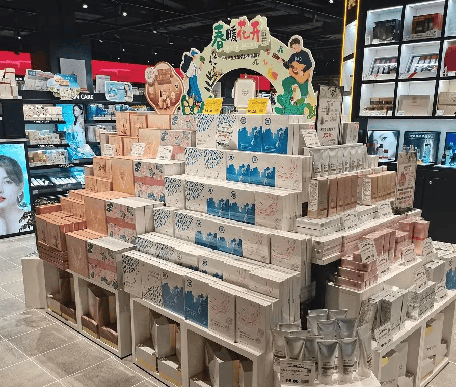 胖东来春季元素氛围陈列