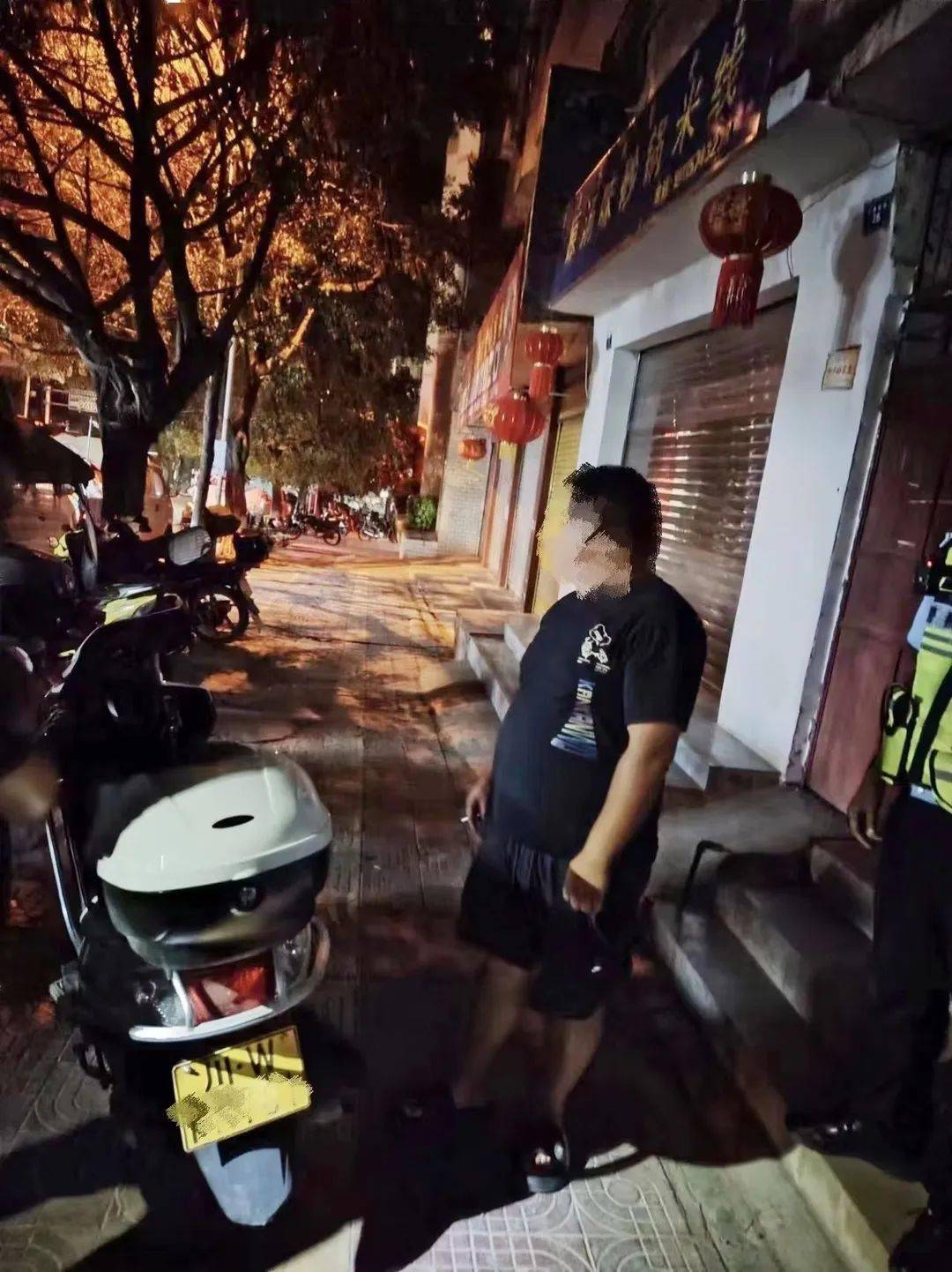 车辆类型:轻便摩托车违法地点:甘洛县新市坝镇城区路16米路段违法时间