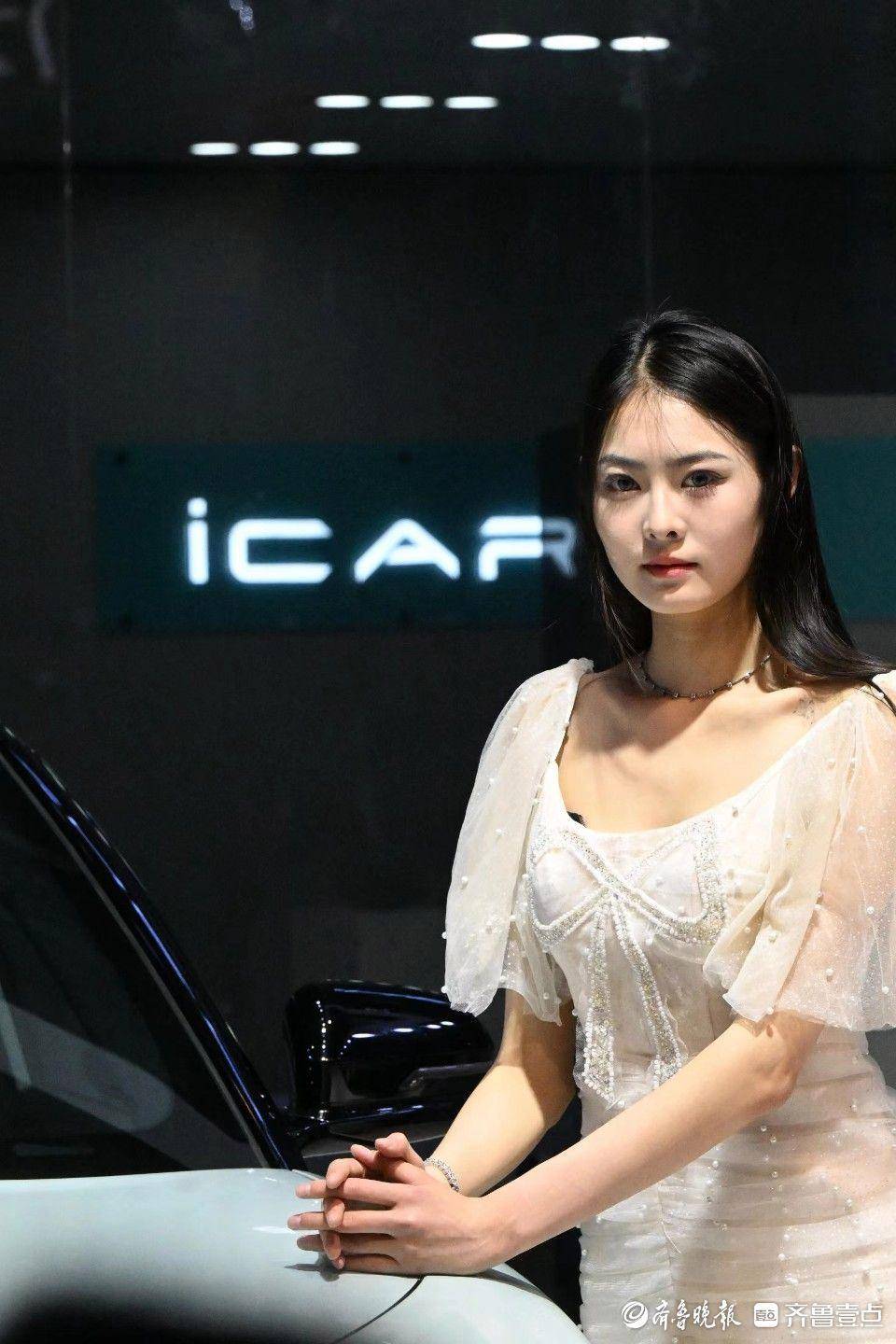 齐鲁国际车展豪车款款,美女车模成靓丽风景线_搜狐汽车_搜狐网