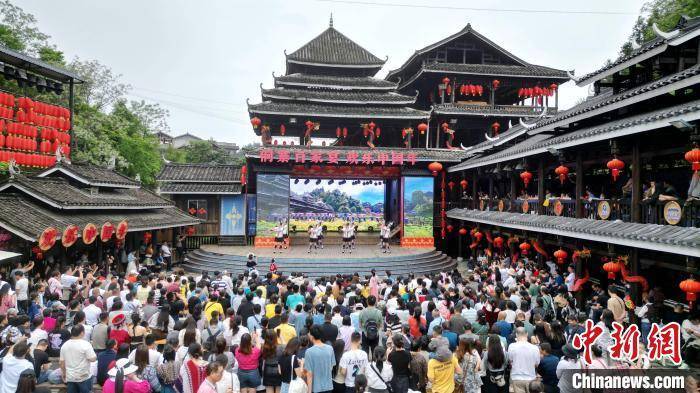 广西三江侗寨多彩风情引客来