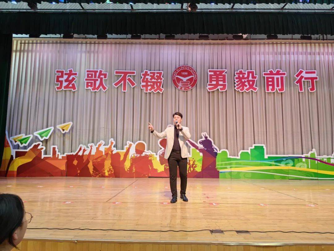 校讯点燃生命激情梦想成就未来临汾一中高一年级举行大型励志报告会