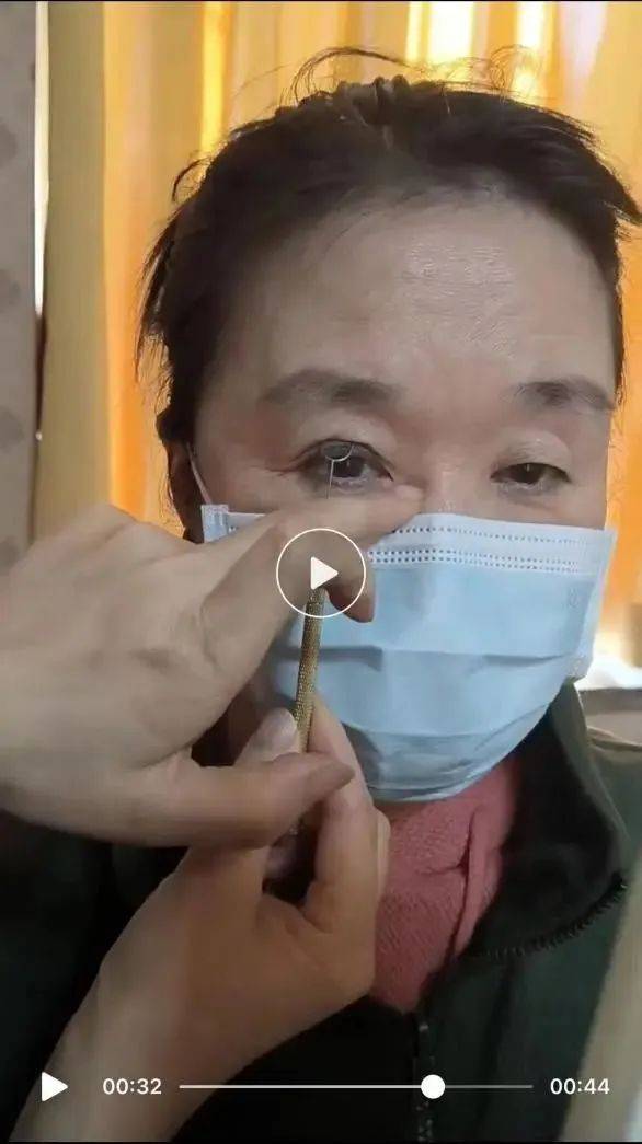 排队整容的老年人,养活县城美容院_李静_女性_双眼皮