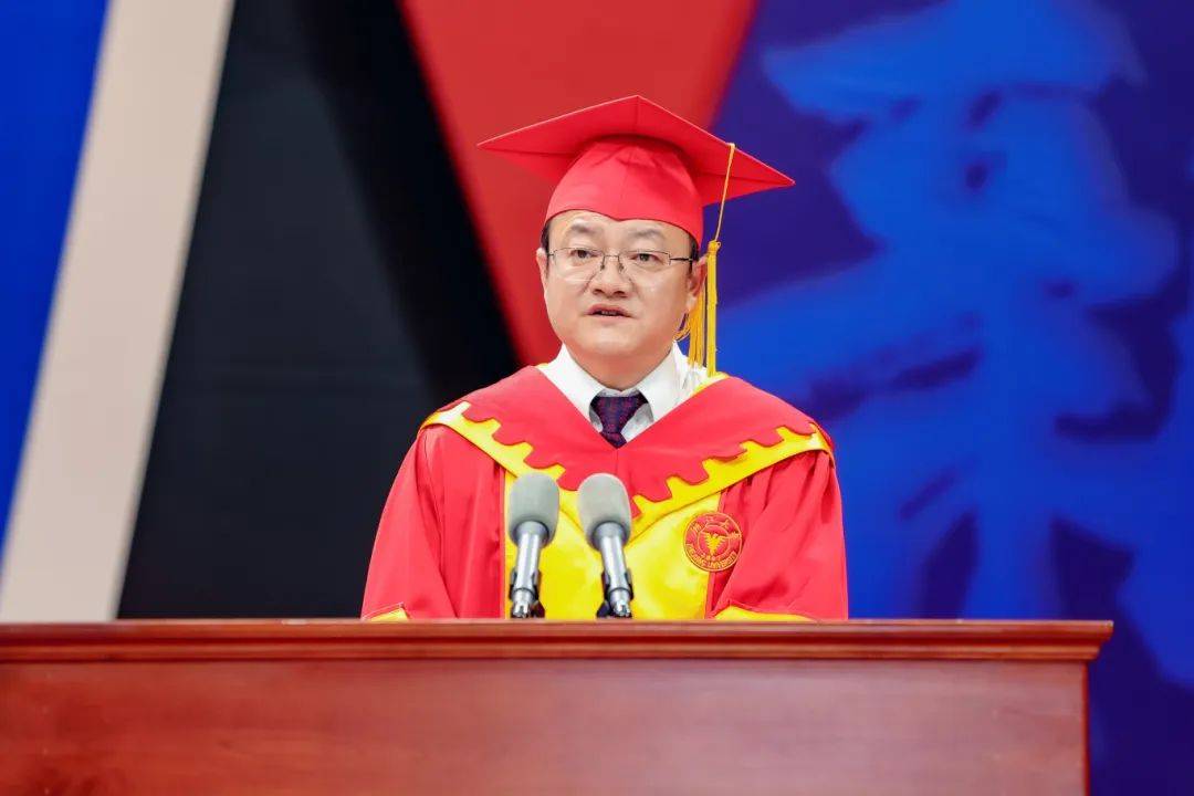 浙江大学校长,中国科学院院士杜江峰作题为《勇敢迎接时代大课题的