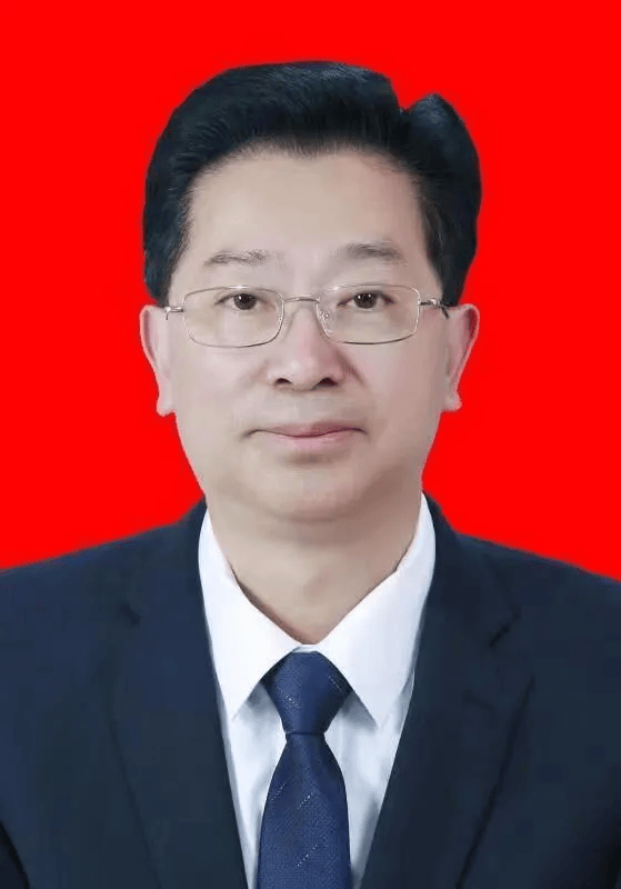 现任中共大竹县人大常委会党组书记.