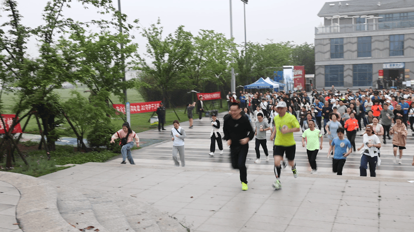 岳阳电信第五届"翼马当先"马拉松赛在君山开跑_激情_长江_岸线