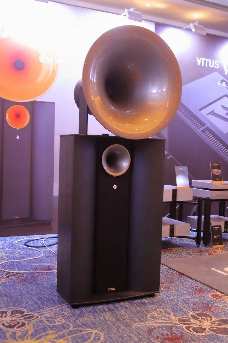 行业热点三大品牌联合发布醇音音响携喇叭花音若思维达斯出席2024siav