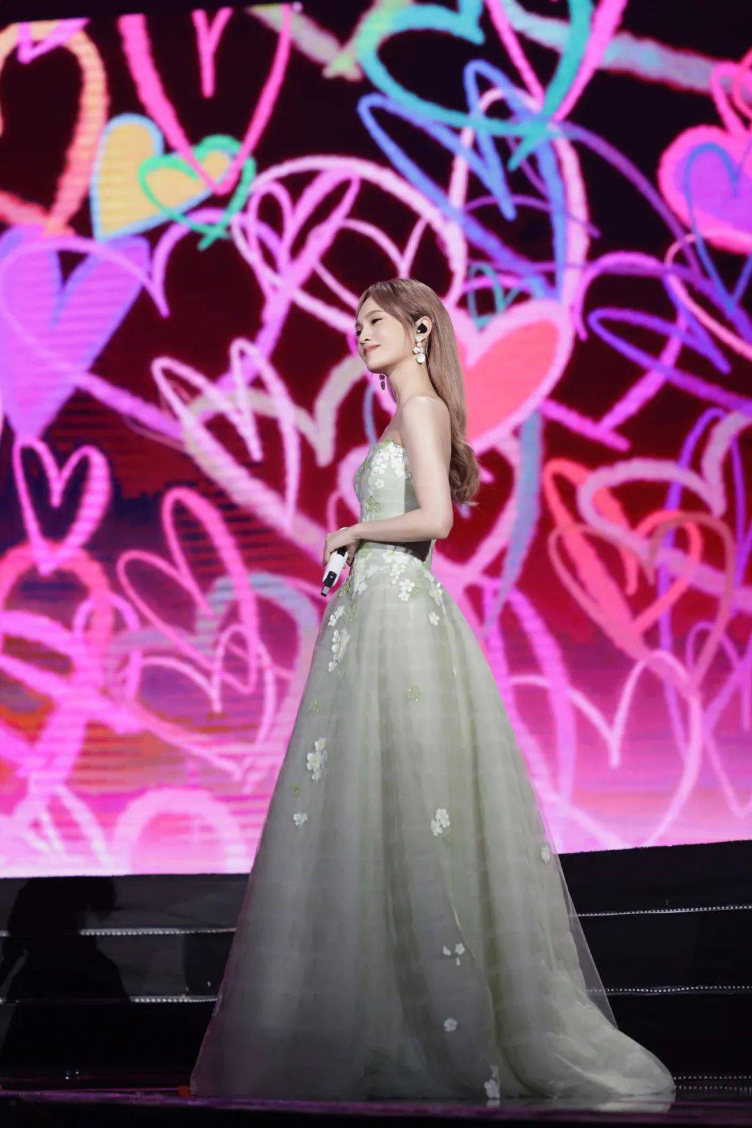 杨丞琳"like a star"巡回演唱会 | 泉州站绚烂相伴,簪花造型亮眼_音乐