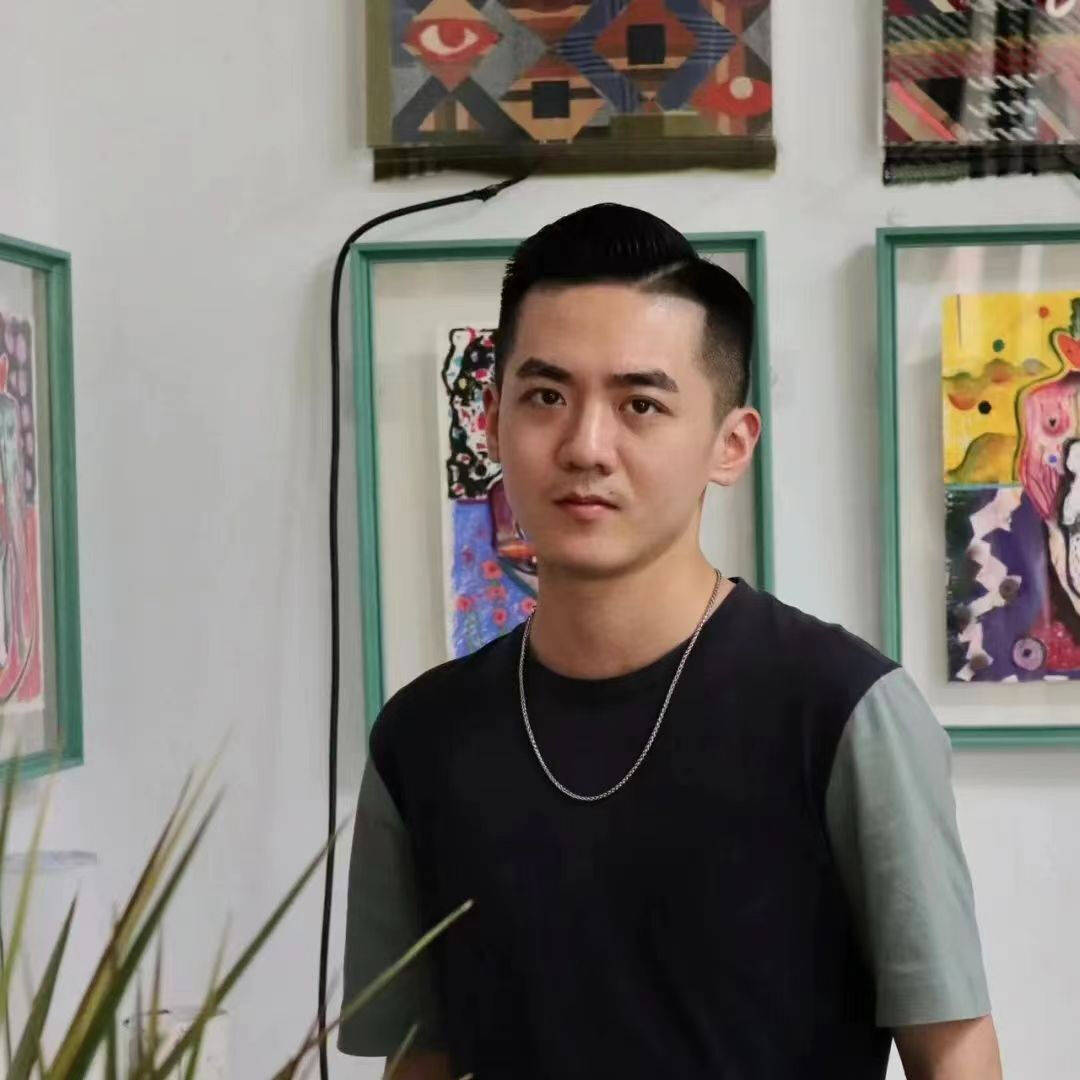 杨一凡1999年出生于安徽,2020年本科毕业于中国美术学院油画系,2023年