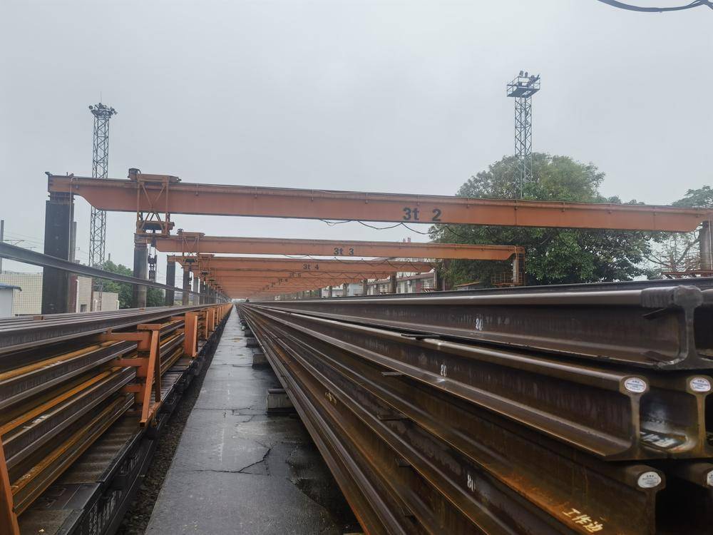 近5000吨广清城际铁路北延线钢轨全部到货